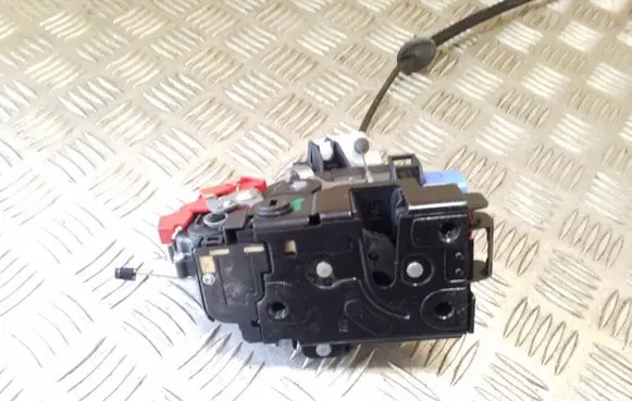 Volkswagen Golf V Rear door lock 7L0839015D