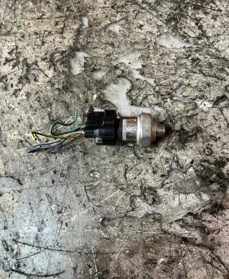 Toyota Corolla E120 E130 Air conditioning (A/C) pressure sensor 4434400720