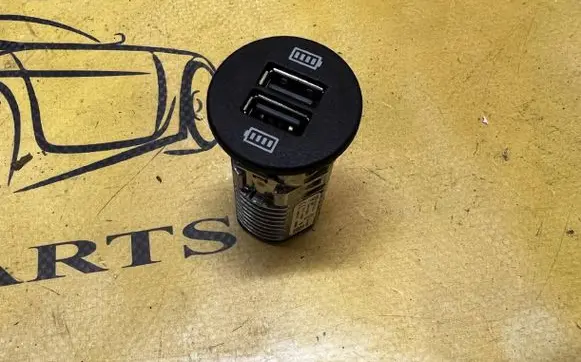 Porsche Macan (95B) USB socket connector 95B035222A