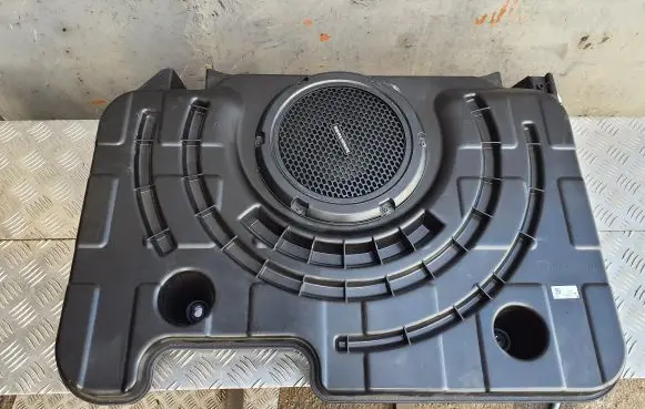 Maserati Levante Subwoofer speaker 670100017 8950005801