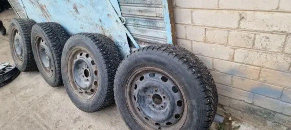 Chrysler Voyager R16 winter/snow tires with studs 21565R16 LW9605