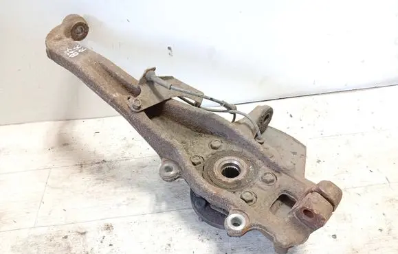 Nissan Navara D40 Front wheel hub spindle knuckle