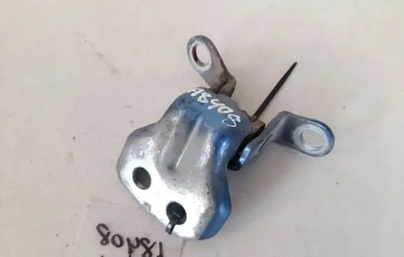 Ford Fiesta Tailgate/trunk/boot hinge 085ard2e