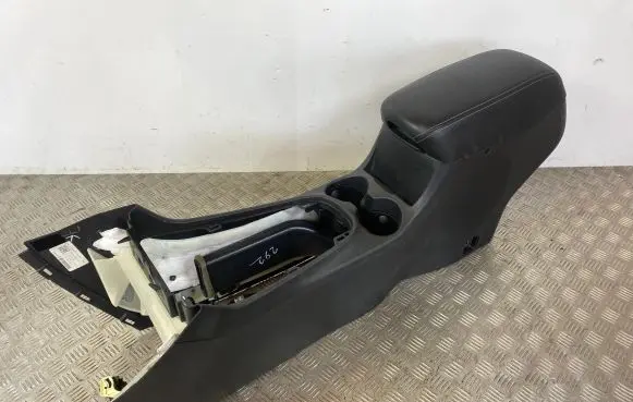 Jeep Cherokee Center console