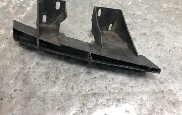 Audi Q7 4L Front bumper mounting bracket 4L0807333
