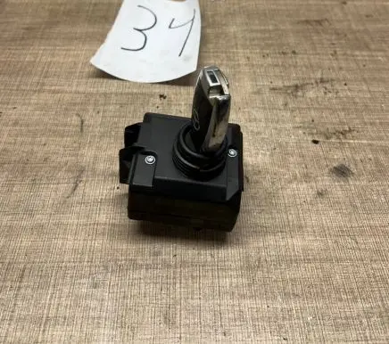 Mercedes-Benz C W204 Ignition lock A2079052600 3300321 330032