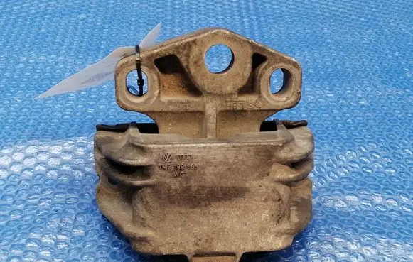 Ford Galaxy Engine mount bracket 7M3199555