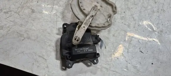 Toyota Avensis Verso Air flap motor/actuator 0637008600