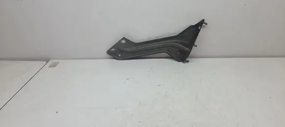 Audi Q5 SQ5 Fender mounting bracket 8R0821136