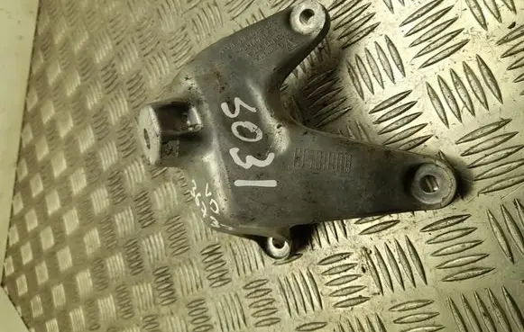 Engine mounting bracket