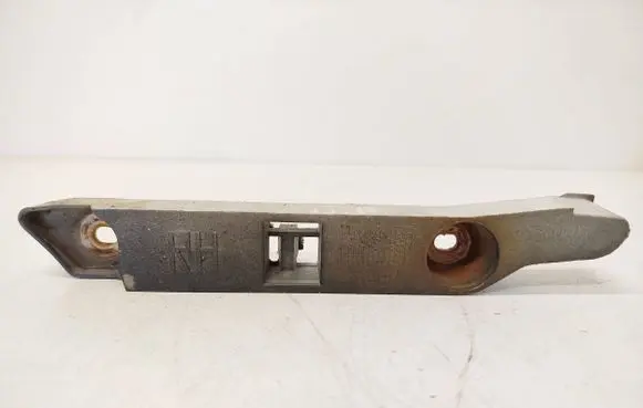 Ford Focus Front bumper mounting bracket 3M5117D958