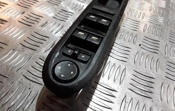 Peugeot 407 Electric window control switch 96468704XT