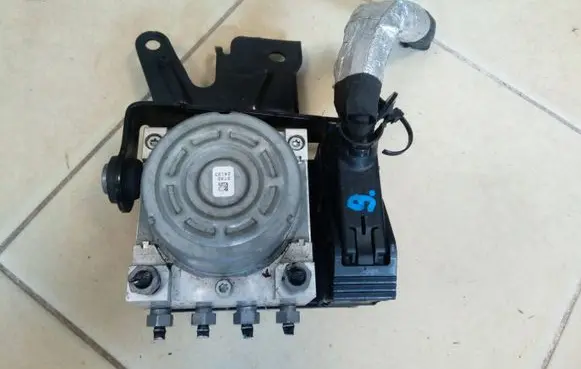 Ford Focus ABS Pump JX61-2B373-CL