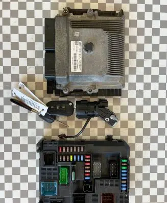 Peugeot 308 Engine ECU kit and lock set 9812338980 980705180