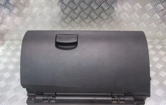 Subaru Legacy Glove box