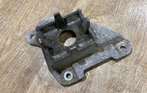 Land Rover Discovery 5 Radiator mount bracket HPLA8983BB