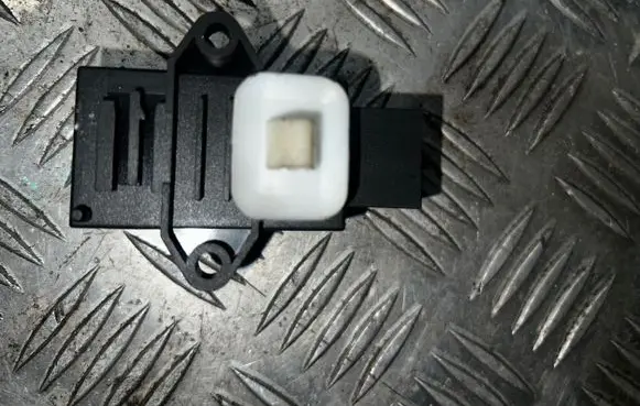 Volkswagen Touareg I Seat heating relay 7L0959772d