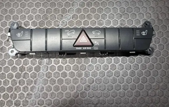 Mercedes-Benz ML W164 Seat heating switch 03754813 A1648703510