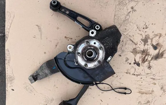 Land Rover Range Rover L405 Front wheel hub spindle knuckle 
