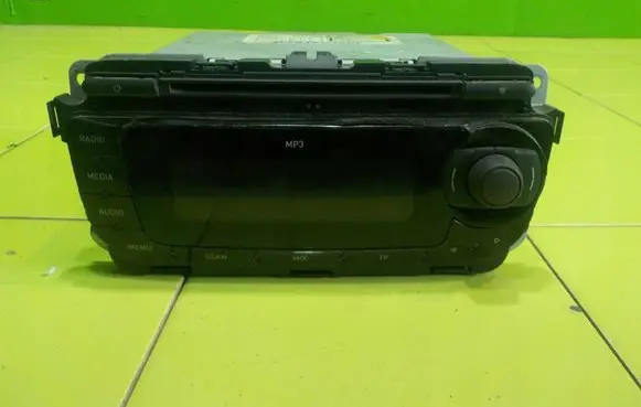 Seat Alhambra (Mk2) Radio/CD/DVD/GPS head unit W01P00 NP370 W01P0035153B
