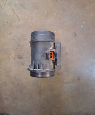 Volkswagen Golf III Mass air flow meter 71822101 074906461