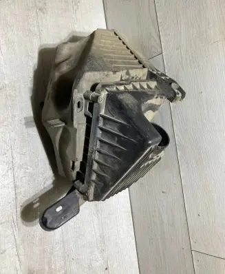 Renault Twingo III Air filter box H8201394903