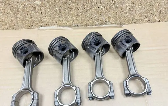 Fiat 500L Piston 06935