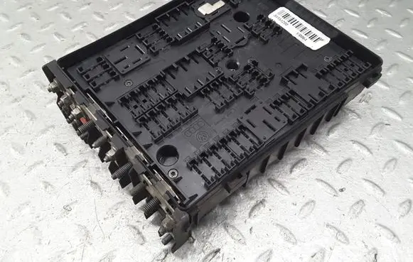 Volkswagen PASSAT CC Fuse module 1K0937124Q