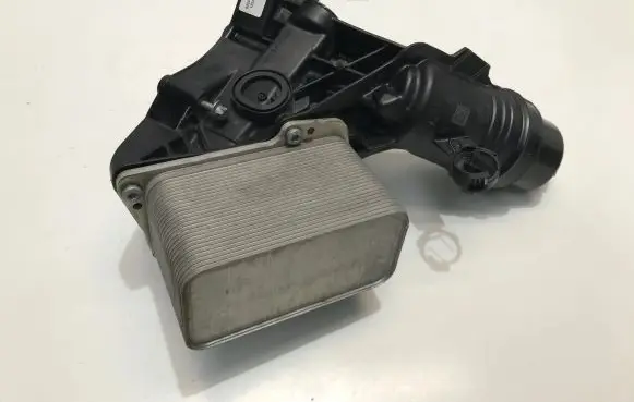 BMW 4 G22 G23 G24 G26 Oil filter mounting bracket 8482015 6516922 8801194
