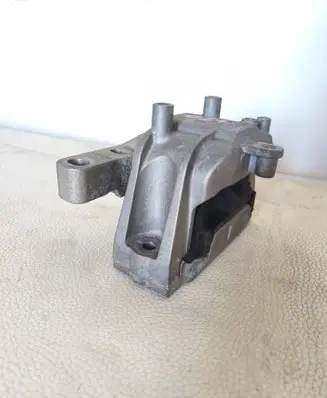 Volkswagen Golf V Engine mount bracket 1K0199262