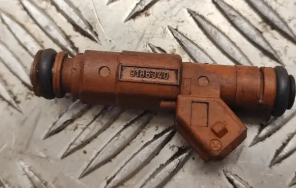 Volvo S80 Fuel injector 9186340