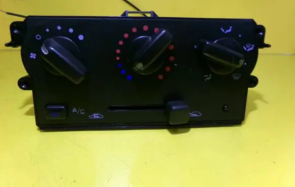 Nissan Micra Climate control unit 7040230732