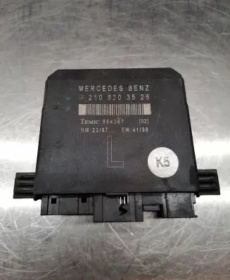 Mercedes-Benz E W210 Door control unit/module 2108203526