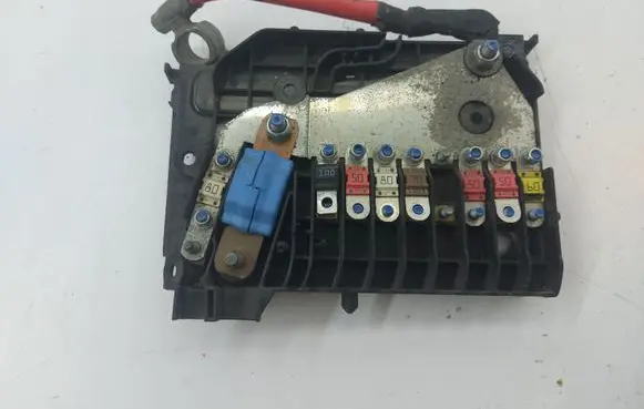 Ford Focus Battery relay fuse 18023 19041