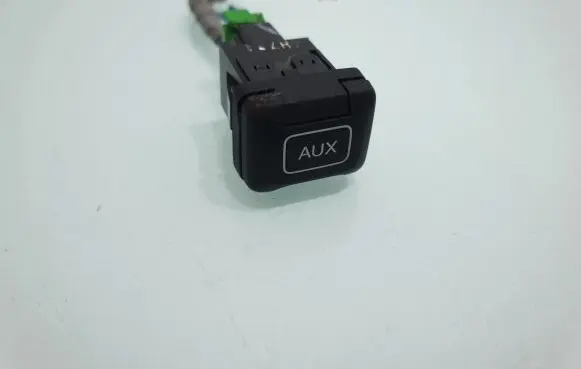 Honda FR-V AUX in-socket connector M34736