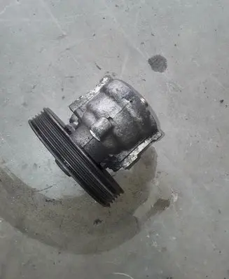 Volvo S40, V40 Power steering pump 26083376 8200071050
