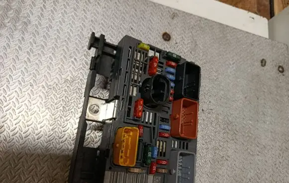 Peugeot Partner BSM Control unit 9666700480