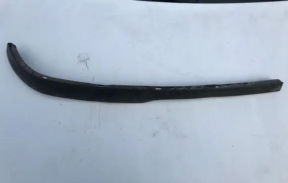 Front bumper lip