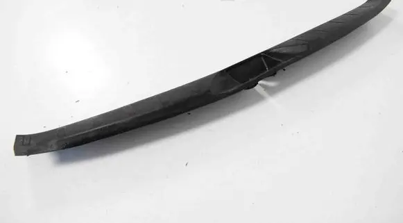 Trunk/boot sill cover protection
