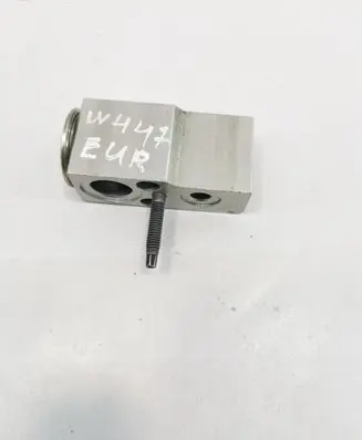 Mercedes-Benz Vito Viano W447 Air conditioning (A/C) expansion valve A4478350400
