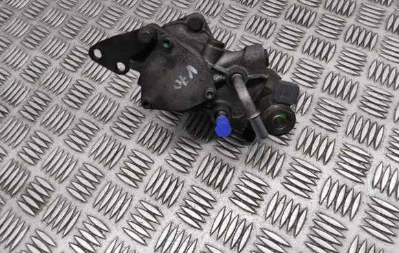 Volvo V70 Fuel injection high pressure pump 31432135
