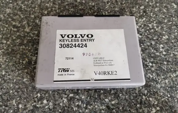 Volvo S40, V40 Door central lock control unit/module 30824424
