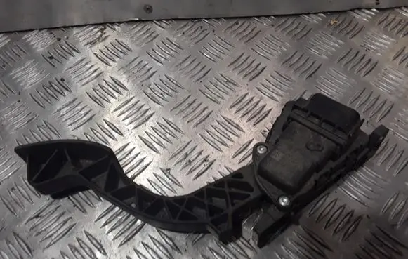 Ford Focus C-MAX Accelerator throttle pedal 4M519F836AH