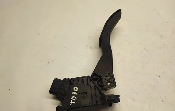 Volkswagen Jetta VII Accelerator throttle pedal 5QM723503