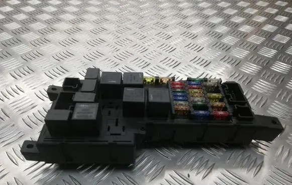 Volvo V70 Fuse module 518717004 8637841