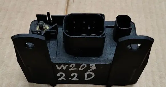 Mercedes-Benz C W203 Combustion relay 