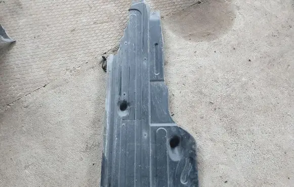 Mercedes-Benz CLS C219 Center/middle under tray cover A2196802006