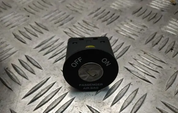Hyundai Santa Fe Passenger airbag on/off switch 378090