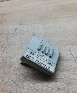 BMW 5 E39 Alarm relay 8386932 55892110