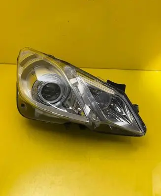 Mercedes-Benz E C207 W207 Headlight/headlamp A2078200639